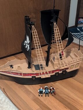 Playmobil Pirate Ship / 3 Pirate Figures